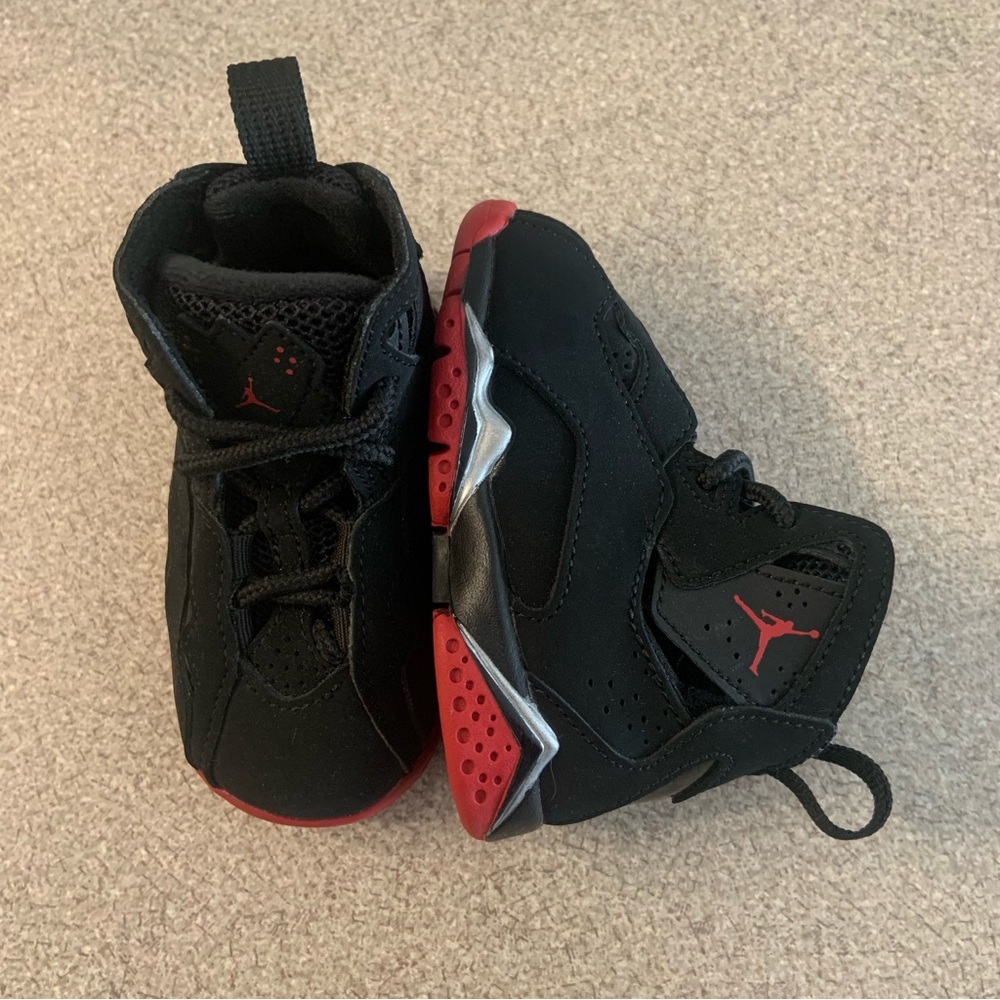 Toddler's Jordan True Flight Black/Gym Red Metallic Silver 4C
